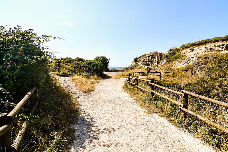 山路，照片为背景，卡斯特罗乌尔迪亚斯巴斯克地区西班牙