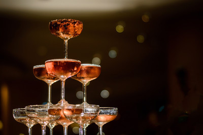 婚宴上的香槟酒杯的小塔
