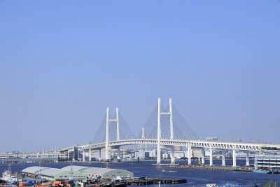 日本神奈川横滨湾大桥(从海港公园看)
