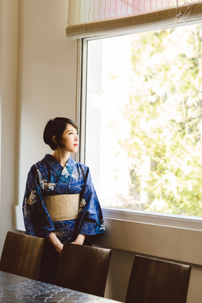沉思的日本女人