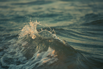 溅海浪