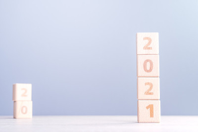2021年新年抽象设计概念由木块与复制空间。