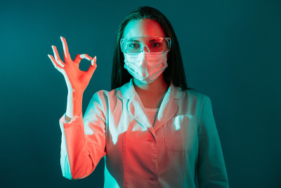实验成功了，科学家很满意