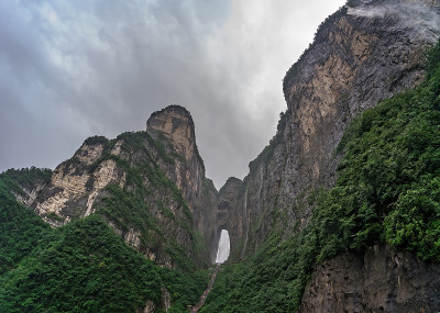 天门山景色神清气爽