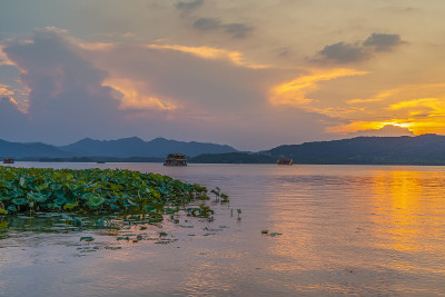 杭州西湖的自然景观和建筑景观