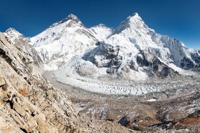 从Pumo Ri可以看到珠穆朗玛峰、Lhotse和Nuptse