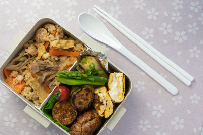 Seasoned rice with Maitake lunch (square, Cherry b