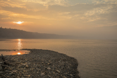 麦肯齐穿越河流
