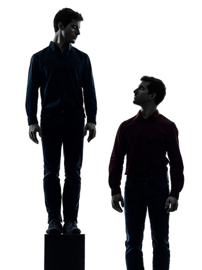 两个男人的孪生兄弟朋友主导概念剪影