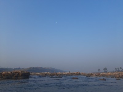 美丽的河水景色。