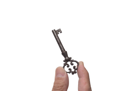 用手指捏过的古董钥匙