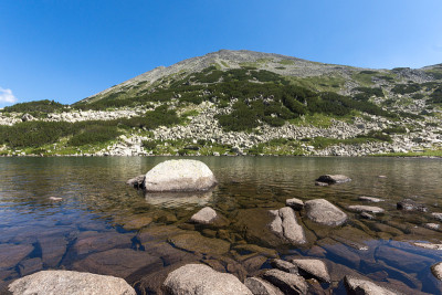 保加利亚皮林山长湖的夏季景观