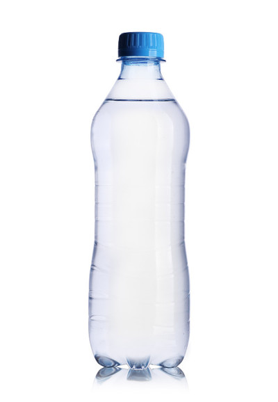 装有矿泉水的小塑料瓶