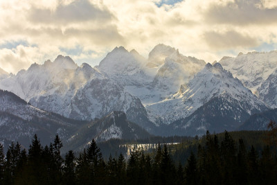 波兰塔特里的怪异山景
