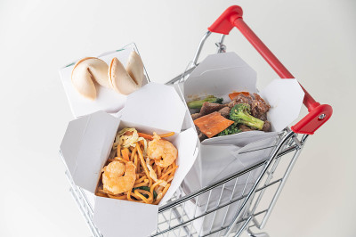 购物车里的中式食品容器