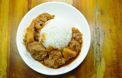 咖喱猪肉土豆白饭
