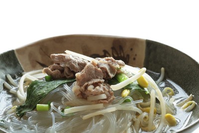 中餐，牛肉蔬菜面条