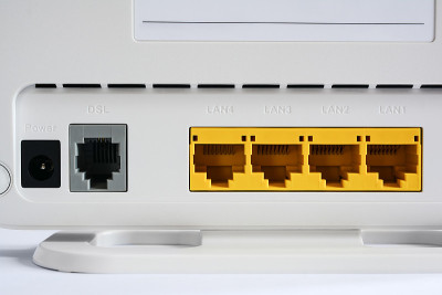 VDSL调制解调器，调制和解调的组合装置。网络端口LAN和DSL。