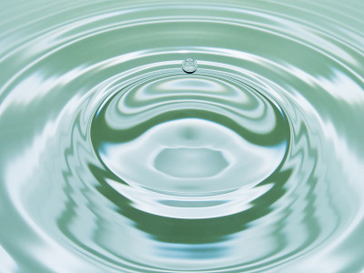 滴和柱没有水面