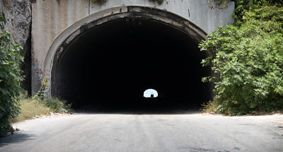 通过隧道