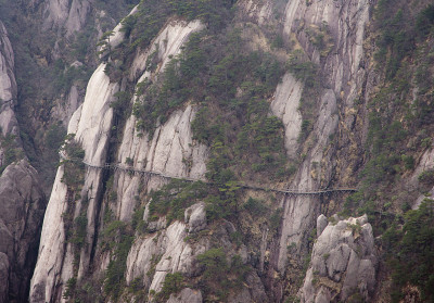 黄山，黄山的悬臂栈道