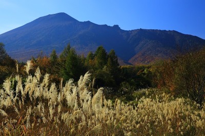 山脉和熔岩流