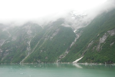 阿拉斯加索耶冰川旁边的特蕾西海湾