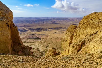 Makhtesh Ramon火山口景观(来自Ardon山)