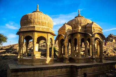印度拉贾斯坦邦Bara bagh Jaisalmer的日落景观