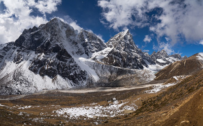 喜马拉雅山脉的Cholatse峰和Pheriche谷