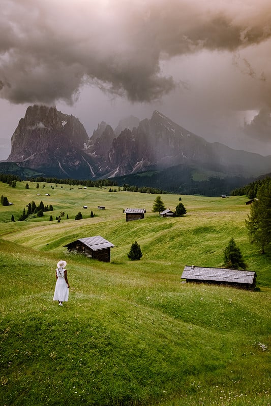 在意大利Dolomites,Alpe di Siusi - Seiser Alm与Sassolung