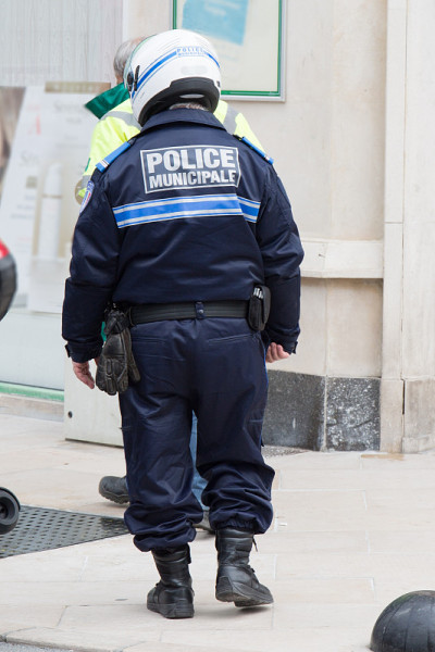 市警察官员