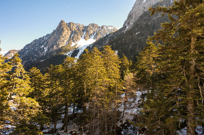 比利牛斯山脉山峰的景色