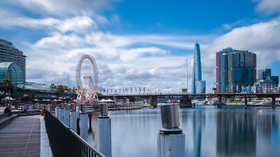 悉尼港和城市天际线的达令港和澳大利亚Barangaroo的全景
