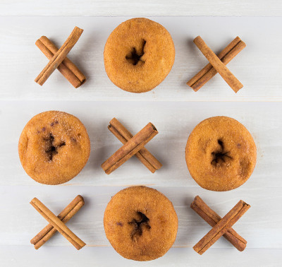Tac Toe，甜甜圈和肉桂