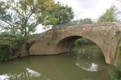 小桥在Saône河上
