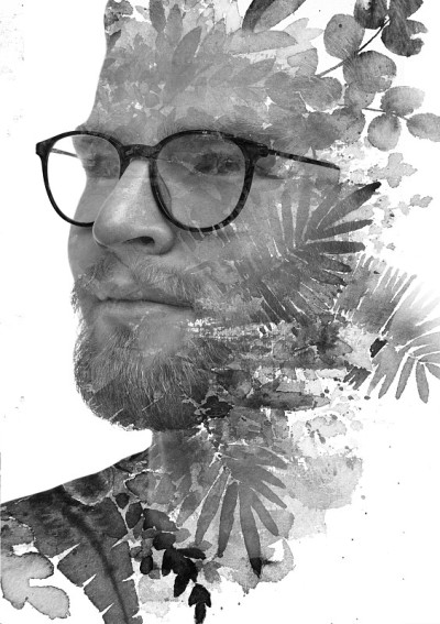 Paintography。一幅黑白人像和一幅油画结合在一起。