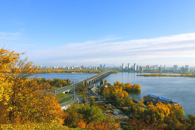 秋天基辅城市天际线。城市景观