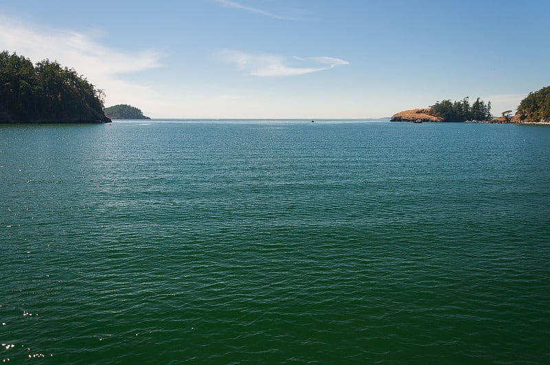 绿水和海湾