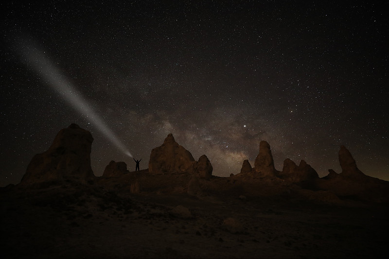 Trona Pinnacles的星空与银河之夜预览效果