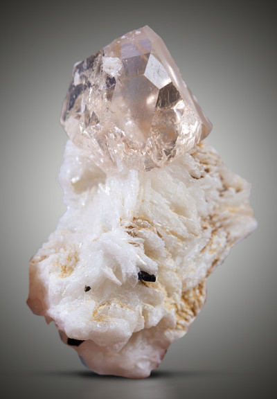 黄水晶,
矿物样品石岩石地质宝石晶体