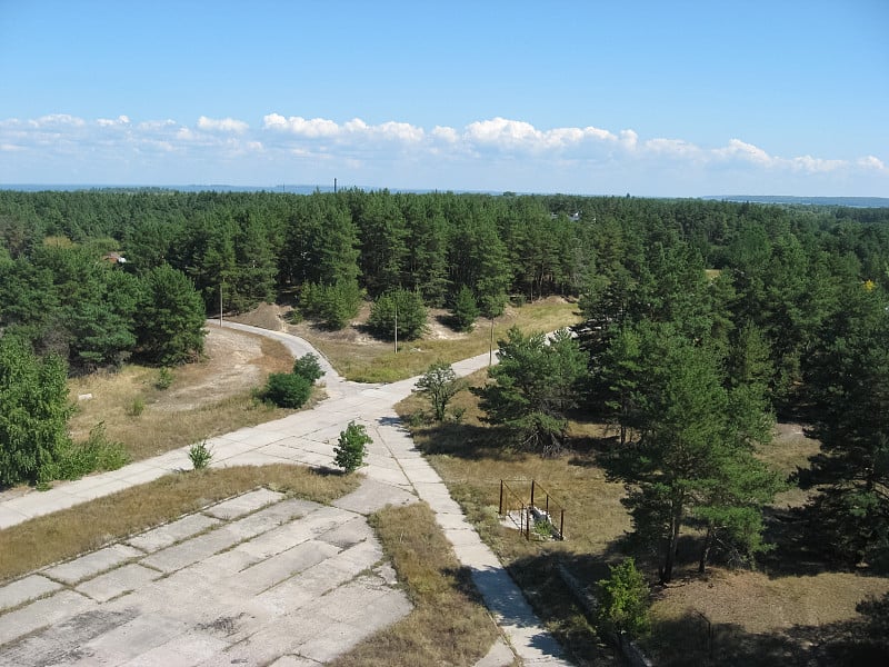 在靠近Chyhyryn核电站的Orbita村，废弃的住宅建筑。放弃了和销毁。