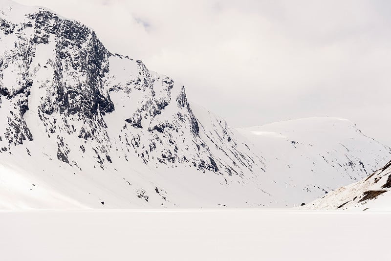 挪威sunnmore阿尔卑斯山内的雪景