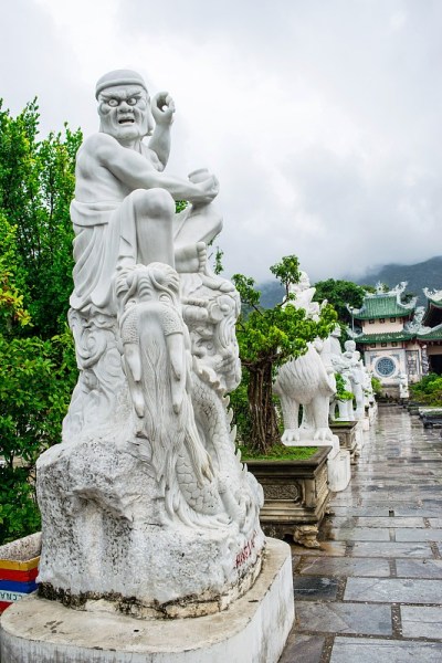 越南林翁塔的佛像