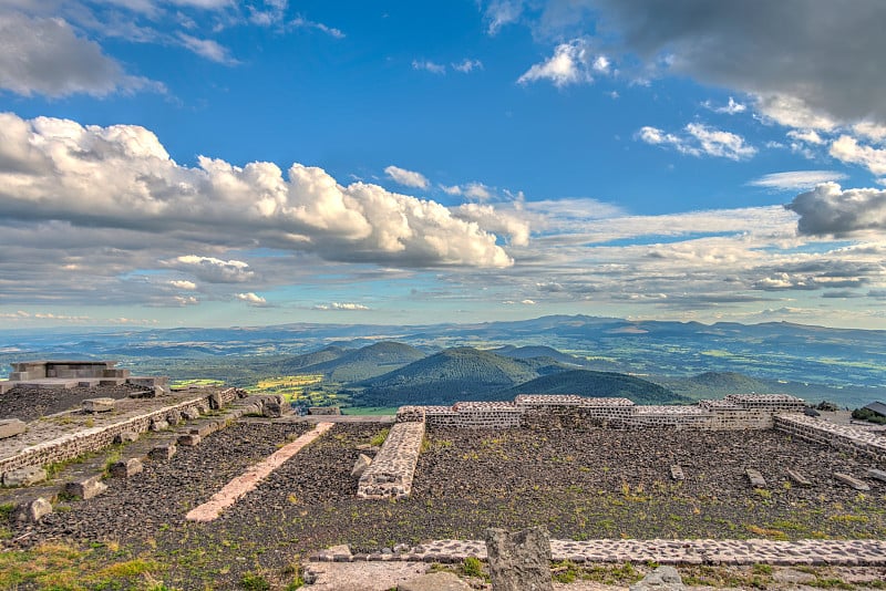 全景图来自Puy de Dome，法国