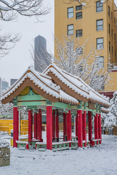 中国馆屋顶上的雪