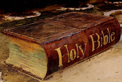 Chapelle des Penitents Blancs 的圣经雕塑