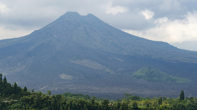 印尼巴厘岛的一座高山