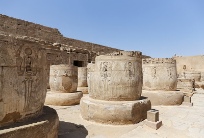 埃及卢克索的Medinet Habu神庙的柱子