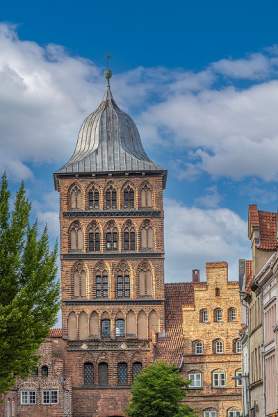 位于德国北部的汉萨城LÃ¼beck (Hansestadt LÃ¼beck)的老城中心。汉萨同盟的发